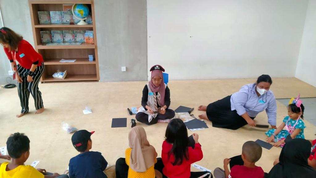 English Read Aloud & Bookish Play Spesial For Grade 1 And 2